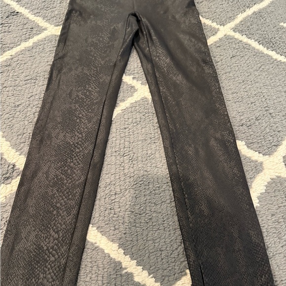 SPANX Faux Leather Foiled Snake Leggings - Picture 5 of 8